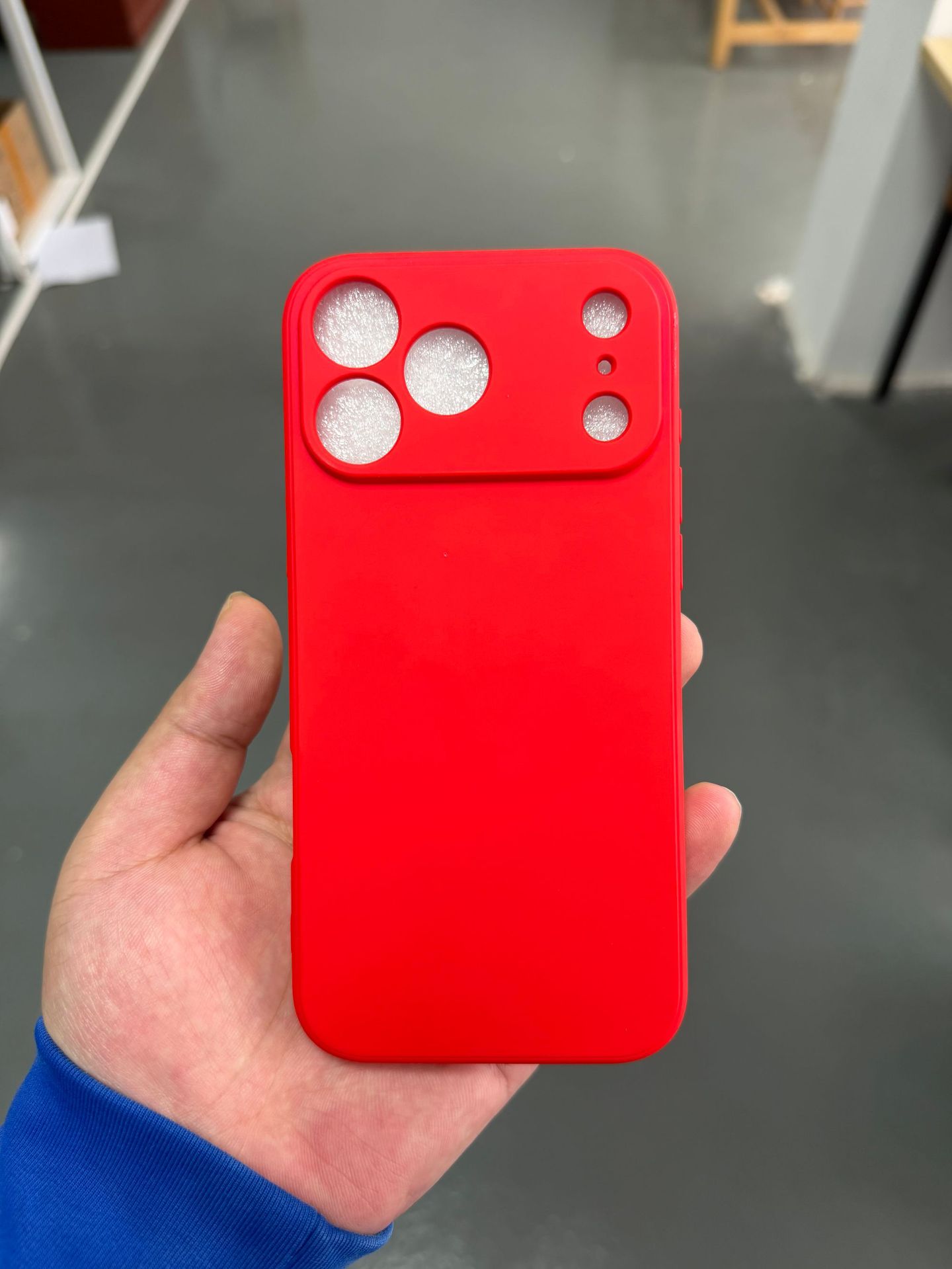 Cubo de Rubik líquido, rojo para Año Nuevo.