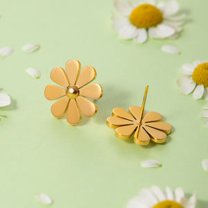 أقراط زهرة الأقحوان الجديدة من J&D، تصميم بسيط وأنيق، مصنوعة من الفولاذ المقاوم للصدأ المطلي بالذهب عيار 18 قيراط، مجوهرات للفتيات - Product Image 2