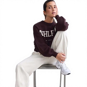 Sudadera de punto extragrande con cuello redondo y estampado de letras en la parte delantera para mujer, pantalones blancos color granate, estilo casual de otoño - Product Image 1