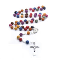 Collier en résine plastique avec croix florale rose, perles de chapelet, bijoux unisexe