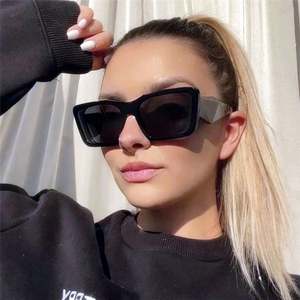 Gafas de Sol Cuadradas Extra Grandes de Moda para Mujer, con Logotipo Personalizado al por Mayor, Gafas de Sol de Ojo de Gato Negras para Mujer - Product Image 2