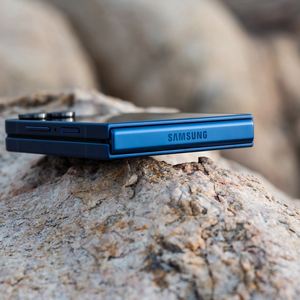 Novità 2025: Telefono <span class=keywords><strong>Cellulare</strong></span> 5G A+ 100% Originale Usato Sbloccato per <span class=keywords><strong>Samsung</strong></span> Galaxy Z Flip7, Smartphone Android da 6,9 Pollici - Product Image 4