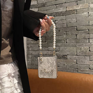 Nuevos diseños Patrón de serpiente Funda para teléfono móvil con correa de cadena de perlas para <span class=keywords><strong>Huawei</strong></span> <span class=keywords><strong>P50</strong></span> <span class=keywords><strong>Pocket</strong></span> S para Samsung Z Flip 4 5 6 W24 - Product Image 5