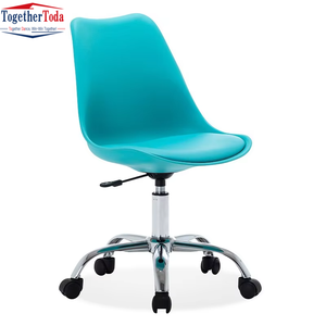 Chaise de bureau pivotante ergonomique moderne et élégante en plastique, réglable en hauteur, avec roulettes et accoudoirs ajustables pour espaces de travail et domicile - Product Image 1