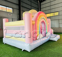 Structure gonflable commerciale de luxe arc-en-ciel avec piscine à balles pour location événementielle