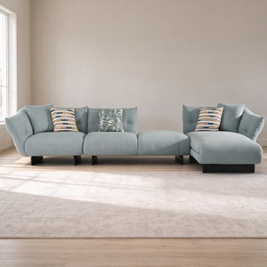 Canapé en tissu moderne, trois places, dossier incurvé capitonné, profil bas, assise profonde, pour salon, appartement, villa - Product Image 1