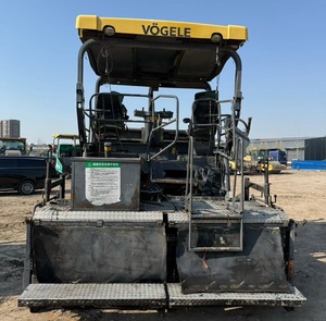 آلة رصف الأسفلت فوجل 1800-2 مستعملة عالية الكفاءة بمحرك بيركنز وسخان كهربائي وشريط تسوية - Product Image 4