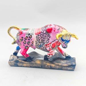 Figura de Vaca con Cuernos Dorados, Hecha a Mano, Estilo Arte Popular, Esculpida <span class=keywords><strong>en</strong></span> Resina Epoxi, para Sala de Estar, Mueble de <span class=keywords><strong>TV</strong></span>, Escritorio, Navidad, Halloween - Product Image 1