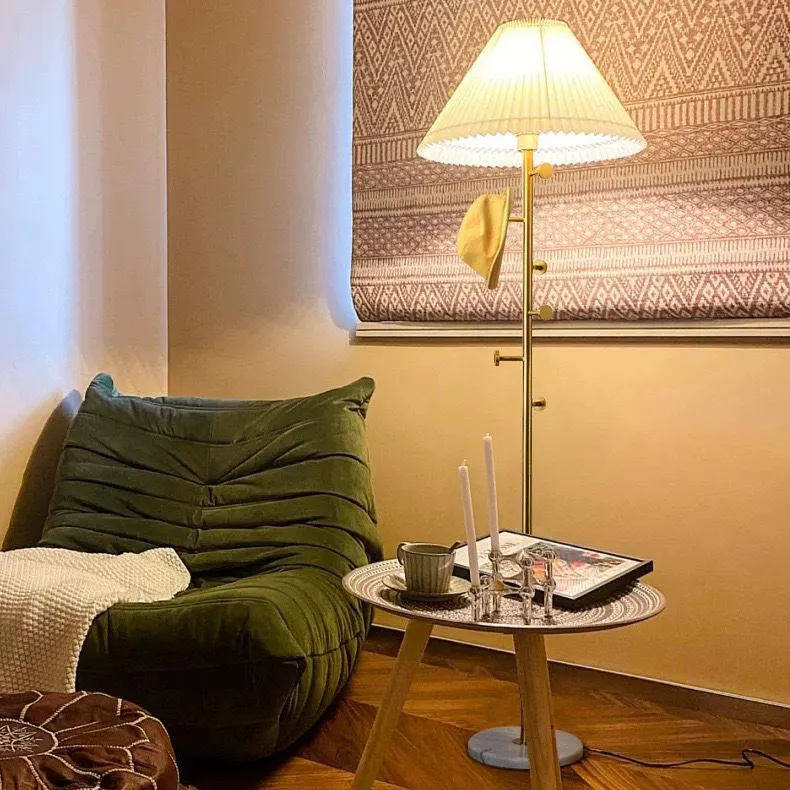 Nordique moderne métal Led lampadaire salon Simple moderne atmosphère lampe créative porte-manteau décoration de la maison éclairage de chevet