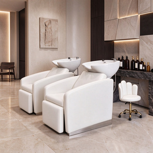 Chaise de coiffeur blanche en cuir PU, repose-pieds réglable, couleur personnalisable, lavabo et chaise de salon de luxe. - Product Image 1