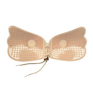 Un sujetador adhesivo elástico con cordón <span class=keywords><strong>de</strong></span> forma libre Con pechos fruncidos para crear un diseño invisible para la figura <span class=keywords><strong>de</strong></span> la <span class=keywords><strong>modelo</strong></span>. - Product Image 6