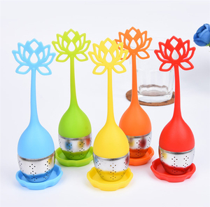 <span class=keywords><strong>Set</strong></span> Infusore <span class=keywords><strong>per</strong></span> Tè in Acciaio Inossidabile con Manico in Silicone, Stile Piccolo e Carino, Include Vassoio Raccogligocce <span class=keywords><strong>per</strong></span> Tè Sfuso ed Erbe, Comodo Infusore - Product Image 4
