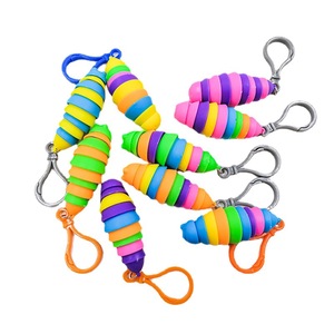Porte-clés de dessin animé en PVC flexible, forme irrégulière, cadeau promotionnel pour enfants et adultes - Product Image 4