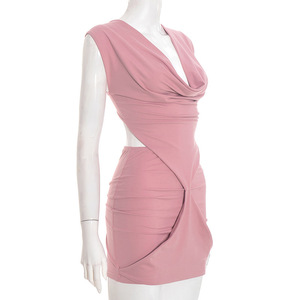 Viviblook Y25DS557 Robe d'été pour femmes, nouvelle robe mini sans manches plissée à décolleté profond en V, couleur unie, sexy - Product Image 5