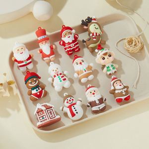 Colgante de PVC de dibujos animados para Navidad, nueva serie navideña, accesorios para llaveros, muñeco de nieve, casa de nieve, plástico blando - Product Image 1