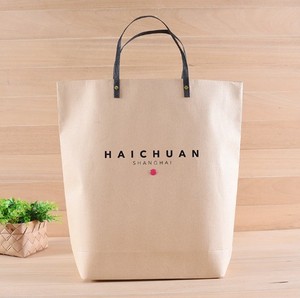 Mode design moderne de luxe écologique pliable logo personnalisé papier <span class=keywords><strong>noir</strong></span> <span class=keywords><strong>et</strong></span> <span class=keywords><strong>blanc</strong></span> sac cadeau avec poignée en plastique - Product Image 3