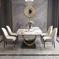 Table à manger moderne de luxe haut de gamme en acier inoxydable avec base dorée, table rectangulaire en pierre pour la salle à manger d'hôtel