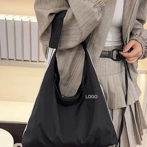 Sac fourre-tout à bandoulière pour femme coréenne en PU rayé avec fermeture éclair, tendance et décontracté pour usage quotidien - Product Image 2