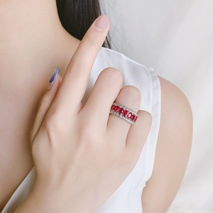 เครื่องประดับแฟชั่น แหวนทองแดงชุบทองประดับพลอยคอรันดัมสีแดง หยกเลือด และเพทาย สำหรับผู้หญิง สไตล์อินเทรนด์ เหมาะกับแฟชั่นสตรีทสุดฮิต - Product Image 5