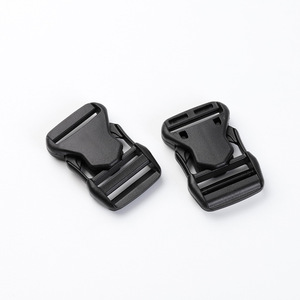 Hebillas Negras de Plástico para Correas de Mochila, 25mm, Cierre Ajustable para Equipamiento de Exterior - Product Image 1