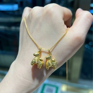 Consegna Rapida, Ciondolo Vintage Nostalgico in Oro 18K per Donne, Design Aerodinamico con Zodiaco Cavallo - Product Image 1