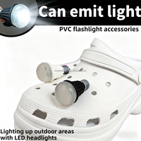 Projecteur en forme d'ampoule en PVC, accessoire très prisé pour la conduite nocturne et les sports de plein air, décoration de chaussures amusante et sûre
