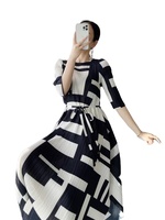 2023 robe à carreaux noir et blanc impression numérique grande taille robes décontractées pour femmes (avec ceinture) robes plissées pour femmes