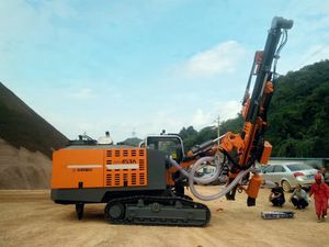 다기능 강력한 완전 유압 광산 시추공 드릴링 리그 폭발 구멍 드릴링 머신 무료 보증 판매 - Product Image 2