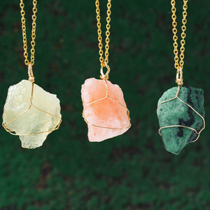 Collana pendente al quarzo fragola in pietra naturale con <span class=keywords><strong>gioielli</strong></span> in pietra preziosa di Chakra in filo d'oro - Product Image 3