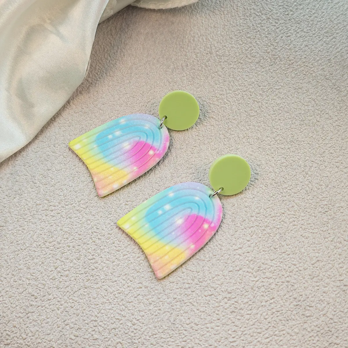 DAIHE New Geometry U-shaped Earrings Summer Double sided Colored Gradient Rainbow Acrylic Earrings Wholesale