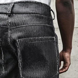 <span class=keywords><strong>Pantaloni</strong></span> in Pelle Sintetica Effetto Screpolato <span class=keywords><strong>Neri</strong></span> Oversize Stile Streetwear per <span class=keywords><strong>Uomo</strong></span> - Product Image 3