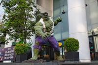 Statue de Hulk en résine grand format, très demandée, pour parc d'attractions, taille réelle, héros de film Marvel, sculpture en résine de Hulk