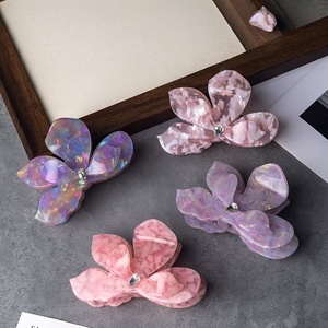 Molletta a farfalla tridimensionale di fascia alta all'ingrosso di prugna triangolare, delicata luce di lusso acetato e forcina diamantata - Product Image 2