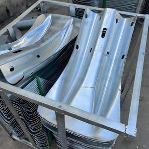 Barriera di Sicurezza Stradale Anticollisione in Acciaio Q235 Zincato a Caldo e Verniciato a Polvere, Non Riflettente, Argento, Vendita Diretta dalla Fabbrica - Product Image 2