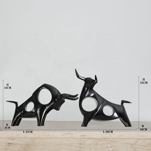 Escultura de resina blanca y negra para decoración de mesa pequeña, estatua de vaca <span class=keywords><strong>Toro</strong></span>, escultura de animal - Product Image 1