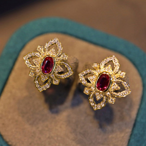 Orecchini a Perno Vintage a Forma di Quadrifoglio per Donne, Eleganti Accessori per l'Orecchio da Indossare Ogni Giorno - Product Image 1