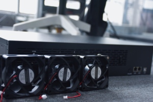 กล่องโทรศัพท์แบบเงียบ 20 ช่อง สำหรับทดสอบแอปพลิเคชัน พร้อมช่องเสียบ USB และช่องใส่เมนบอร์ดโทรศัพท์ รองรับการควบคุมกลุ่มอุปกรณ์ Android - Product Image 2