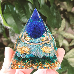 Pyramide en résine époxy avec galets de cristal, ornement de bureau, décoration d'aquarium, boule de cristal bleue 5cm 6cm, cadeau - Product Image 2