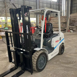 מלגזה משומשת מקורית של <span class=keywords><strong>TCM</strong></span>, 3 טון, דו-שלבית, דגם <span class=keywords><strong>3t</strong></span>, מצוידת במנוע איזוזו, במחיר נוח. - Product Image 1