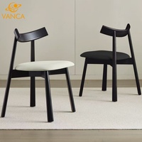 Chaise de salle à manger nordique en bois massif avec dossier incurvé, assise en cuir PU, chaises de restaurant commerciales pour la salle à manger à domicile