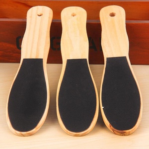 Depurador de pedicura con logotipo personalizado, raspador de pies de doble cara, Lima, removedor de callos y piel, limpiador de pedicura muerta de madera - Product Image 1
