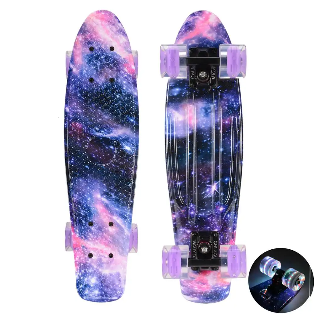 22 इंच क्रूजर स्केटबोर्ड प्लास्टिक स्केट बोर्ड रेट्रो ग्राफिक आकाशगंगा तारों से पुष्प फीका मुद्रित पैसा शैली बोर्ड