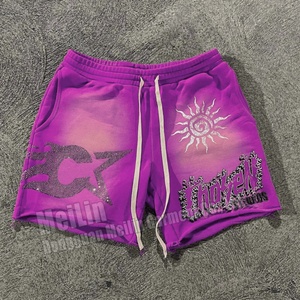 Shorts vintage pour hommes en coton molletonné French Terry, délavés à l'acide, à bords bruts, avec cordon de serrage, design personnalisé et strass effet vieilli - Product Image 3