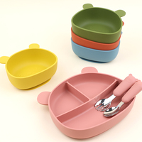 Logo personnalisé ensemble d'alimentation 3 en 1 pour ours bol ventouse pour bébé coeur silicone ensemble d'alimentation pour bébé vaisselle pour enfants