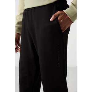 Conjunto Deportivo para Hombre, Color Verde Claro y Negro, Algodón, Corte Cómodo, Casual, Manga Larga, Estilo Adulto - Product Image 2