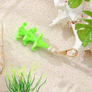 Gantungan Tas Gaya Hawaii Terbaru, Bunga Puakenikeni dari Tanah Liat Polimer dengan Manik-Manik Kayu, Liontin Tas & Gantungan Kunci untuk Sehari-hari - Product Image 5