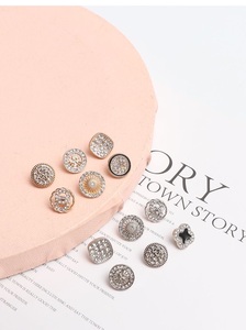 Áo sơ mi kim loại Nút Bạc Nhỏ Hương hình TOP Cardigan cổ tay khâu khóa phụ nữ rhinestone trang trí khóa - Product Image 4