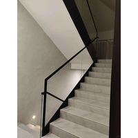 Rampe d'escalier minimaliste nordique et moderne, verre à fente en forme de U avec alliage d'aluminium, supports invisibles montés sur le côté