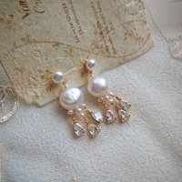 Boucles d'oreilles à pampilles en perles d'eau douce naturelles au design original, idéales pour le quotidien, avec zircon et perles.