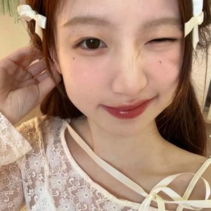 กิ๊บติดผมผ้าทำมือรูปผีเสื้อขนาดเล็ก <span class=keywords><strong>สี</strong></span>ขาวนม ดีไซน์สไตล์ยุโรปอเมริกัน บรรจุภัณฑ์กล่อง ขายตรงจากโรงงาน - Product Image 3